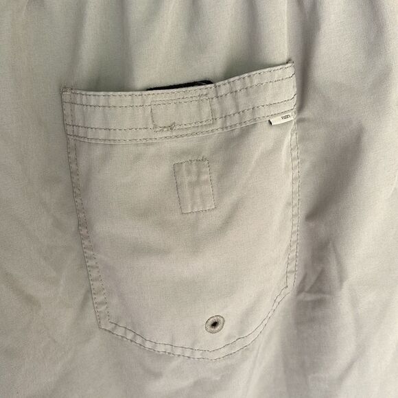 Vuori Kore Short in Stormy Size L - Picture 7 of 10